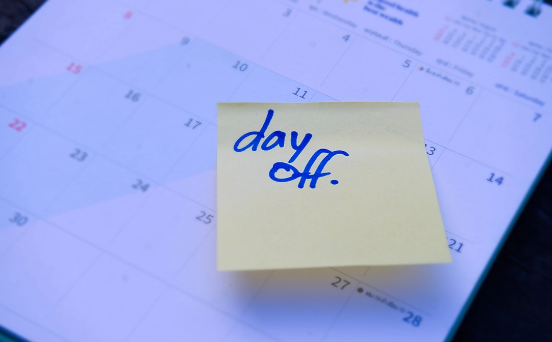 Digital employee holiday planner showing leave requests and approvals.